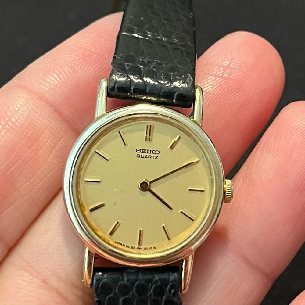 Seiko Quartz vintage ladies watch champagne gold dial with black leather band